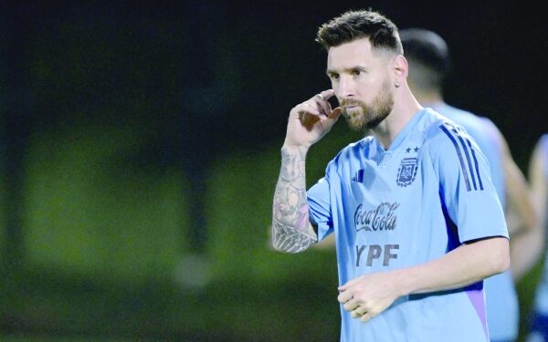 Messi's title chase takes centre stage 1 Messi's title chase takes centre stage