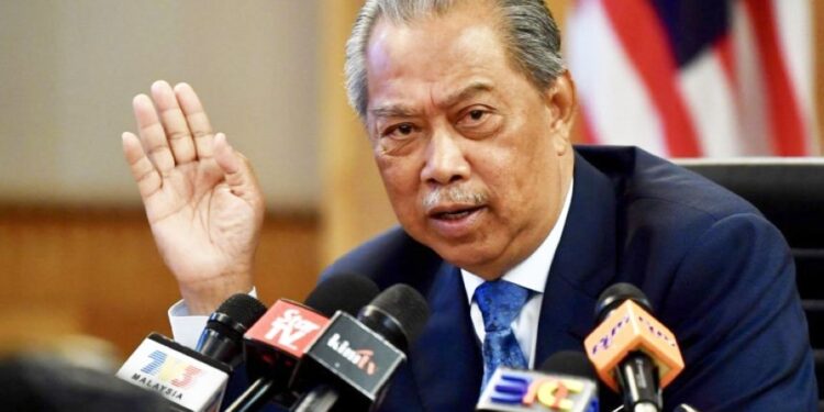 استجواب رئيس وزراء ماليزيا السابق في قضية إساءة استغلال أموال عامة 1 استجواب رئيس وزراء ماليزيا السابق في قضية إساءة استغلال أموال عامة