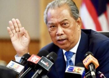 استجواب رئيس وزراء ماليزيا السابق في قضية إساءة استغلال أموال عامة