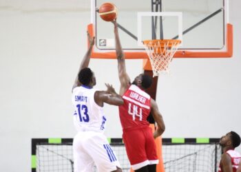 البشائر يحافظ على صدارة دوري السلة بالفوز على نزوى