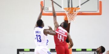 البشائر يحافظ على صدارة دوري السلة بالفوز على نزوى