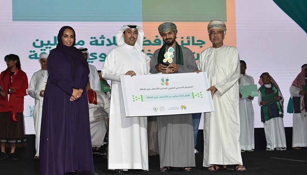 أبطال سلطنة عمان يقتنصون جوائز أفضل عرض متكامل و أفضل ممثلين وأفضل سينوغرافيا 1 أبطال سلطنة عمان يقتنصون جوائز أفضل عرض متكامل و أفضل ممثلين وأفضل سينوغرافيا