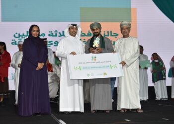 أبطال سلطنة عمان يقتنصون جوائز أفضل عرض متكامل و أفضل ممثلين وأفضل سينوغرافيا