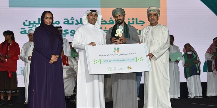 أبطال سلطنة عمان يقتنصون جوائز أفضل عرض متكامل و أفضل ممثلين وأفضل سينوغرافيا 1 أبطال سلطنة عمان يقتنصون جوائز أفضل عرض متكامل و أفضل ممثلين وأفضل سينوغرافيا