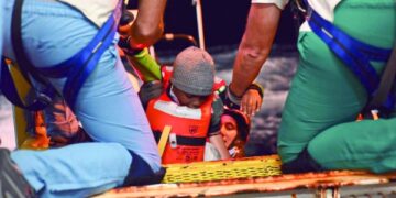 Migrant gives birth on rescue ship