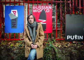 (ANCHOR) 'My Kalashnikov is my pen': Ukraine artist wages war on Putin