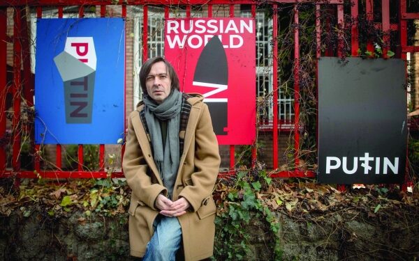 (ANCHOR) 'My Kalashnikov is my pen': Ukraine artist wages war on Putin