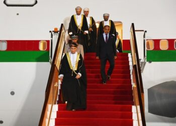 السيد فهد يعود إلى البلاد