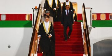 السيد فهد يعود إلى البلاد