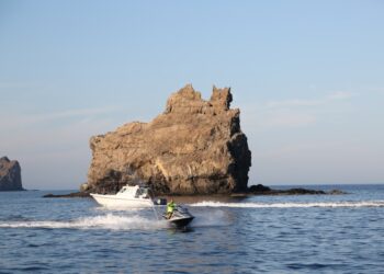 إقبال كبير للسياحة البحرية في مسقط مع تنوع برامجها