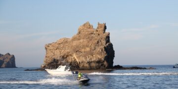 إقبال كبير للسياحة البحرية في مسقط مع تنوع برامجها