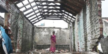 4 killed as cyclone hits southern Indian state