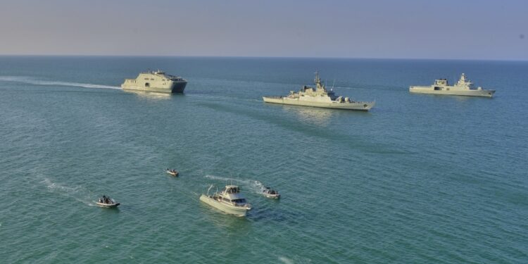 غداً .. سلطنة عمان تحتفل بيوم القوات المسلحة وسط إنجازات شاملة وصفحات مضيئة من النهضة والفداء والتفاني