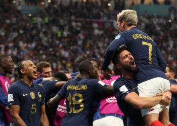France edges England to move into semis