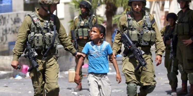 مؤسسات حقوقية: الإحتلال اعتقل 490 فلسطينيا بينهم 76 طفلا الشهر الماضي 1 مؤسسات حقوقية: الإحتلال اعتقل 490 فلسطينيا بينهم 76 طفلا الشهر الماضي