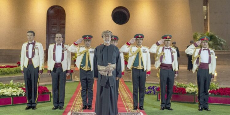 جلالة السلطان يقيم حفل عشاء بمناسبة يوم قوات السلطان المسلحة