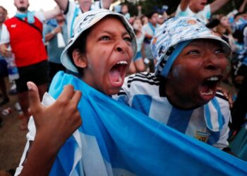 Argentina revel in 'home' support at World Cup