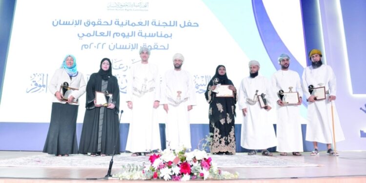 تكريم 6 مبادرات عمانية احتفالا باليوم العالمي لحقوق الإنسان