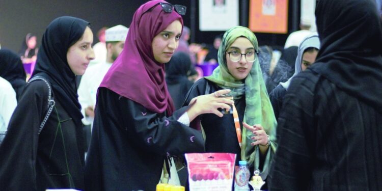 “إكسبو ريادة” في نزوى يعرف بريادة الأعمال وآلية اختيار التخصصات