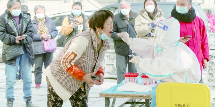 تقرير: مع توقع انتشار أوبئة أخرى .. كوفيد-19 مرض لن يختفي “على الأرجح”