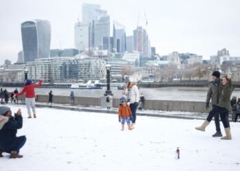 3 boys die after falling into frozen lake in UK