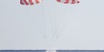 Orion splashes down after lunar voyage