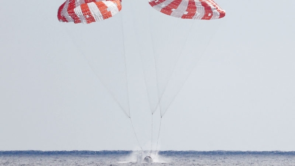 Orion splashes down after lunar voyage 1 Orion splashes down after lunar voyage