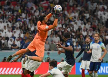 هوغو لوريس حارس عرين فرنسا في مهمة صعبة