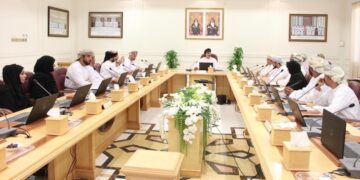 مناقشة ازدواجية طريق الواحة والارتقاء بالمستوى الخدمي بالبريمي