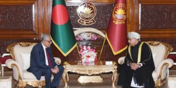 سفير سلطنة عمان في بنجلاديش يقدم أوراق اعتماده