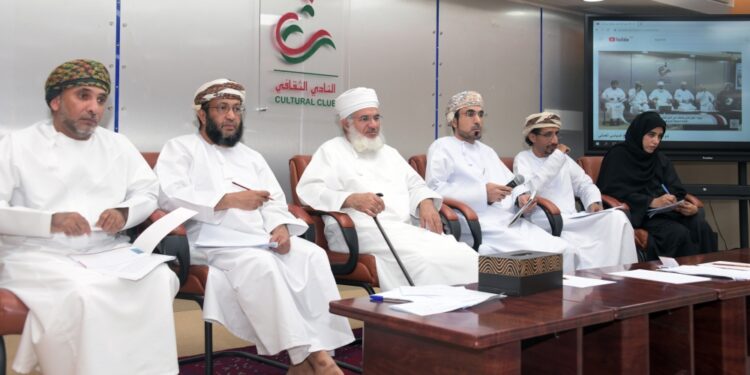 استعراض التجربة السياسية لأهل العقد والحل في تاريخ عمان