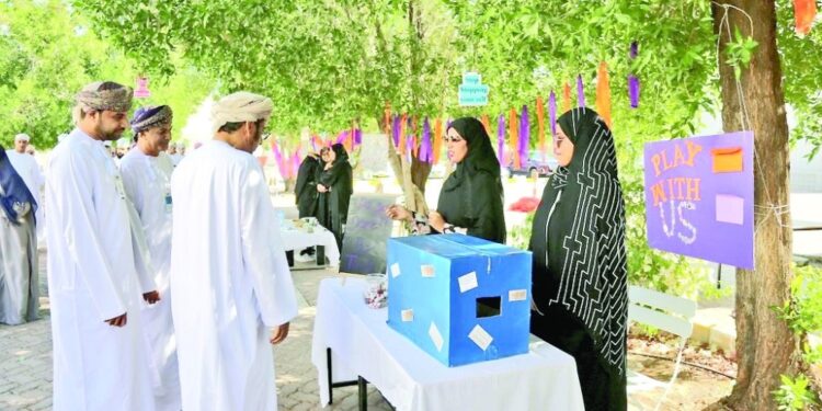 مهارات ومشاريع طلابية في اليوم المفتوح لـ”تطبيقية نزوى”