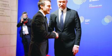 موسكو تشترط تنازل كييف عن “أراضي الضم” قبل أي محادثات سلام
تعهدات بمؤتمر باريس لمنح أوكرانيا مليار يورو لمواجهة أزمة الشتاء