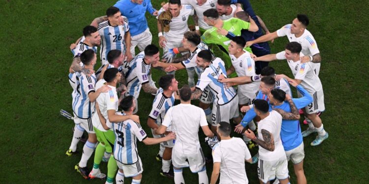 ميسي على بعد خطوة لتكريس أسطورته لقيادة الأرجنتين لنهائي المونديال 1 ميسي على بعد خطوة لتكريس أسطورته لقيادة الأرجنتين لنهائي المونديال