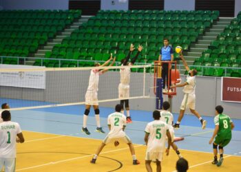 طائرة صحار تضم هلال المقبالي.. والحمداني يعود لتدريبات الفريق