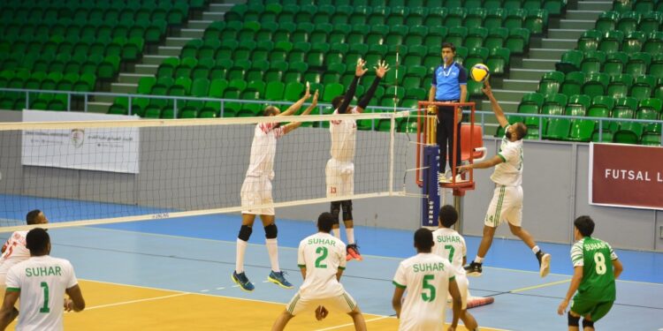 طائرة صحار تضم هلال المقبالي.. والحمداني يعود لتدريبات الفريق 1 طائرة صحار تضم هلال المقبالي.. والحمداني يعود لتدريبات الفريق