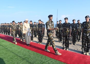 البحرية السلطانية تحتفل بيومي القوات المسلحة والمتقاعدين