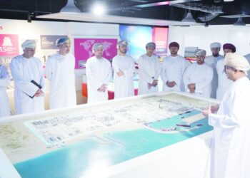 مناقشة مشاريع خدمات الاتصالات بشمال الباطنة