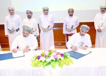 “التراث والسياحة” تطلق منتج الصاروج العماني