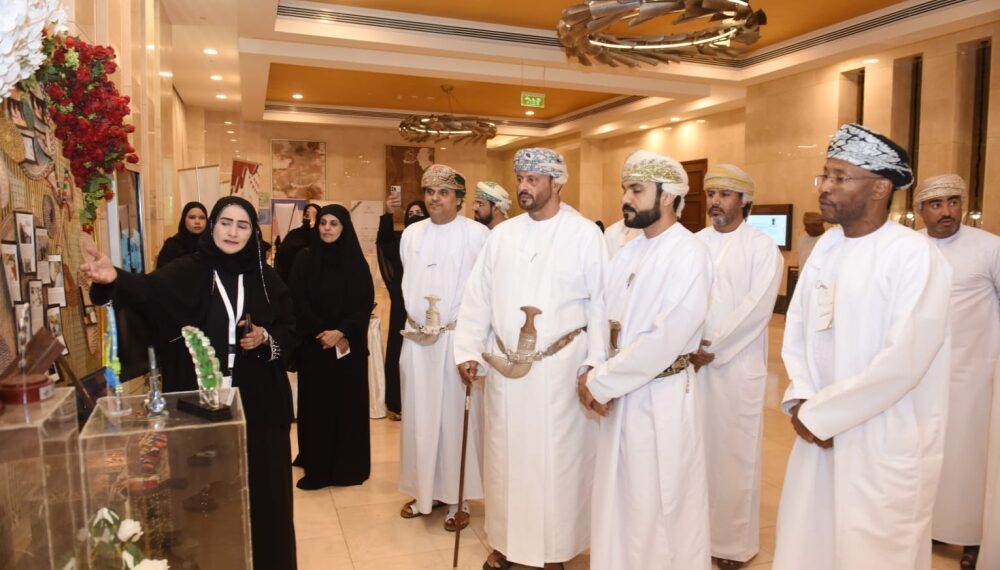 ملتقى بظفار يبحث تعزيز تماسك الأسرة وتنمية مهاراتها