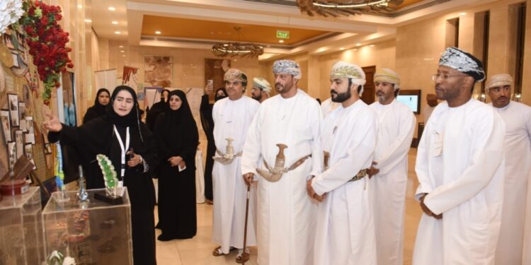 ملتقى بظفار يبحث تعزيز تماسك الأسرة وتنمية مهاراتها