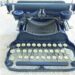 شاب بريطاني يبدع لوحات لمشاهير الرسامين باستخدام الآلة الكاتبة