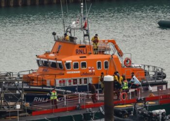 4 dead after migrant boat capsizes off English coast
