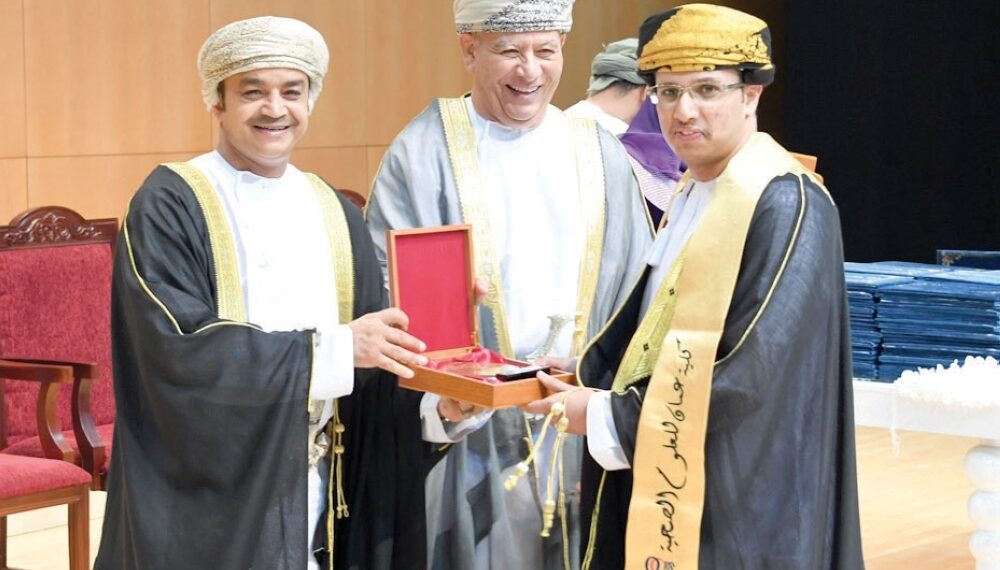 تخريج 115 ممرضا بكلية عمان للعلوم الصحية