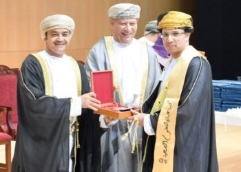 تخريج 115 ممرضا بكلية عمان للعلوم الصحية