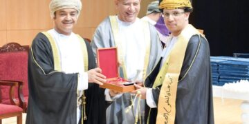 تخريج 115 ممرضا بكلية عمان للعلوم الصحية