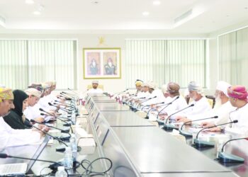 مناقشة خدمات المياه والصرف الصحي في جنوب الباطنة