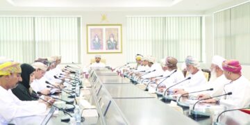 مناقشة خدمات المياه والصرف الصحي في جنوب الباطنة