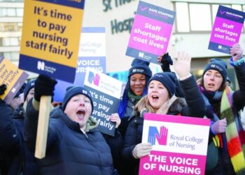 British nurses strike in bitter pay dispute