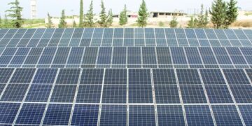 Starved of electricity, some Syrians turn to sun